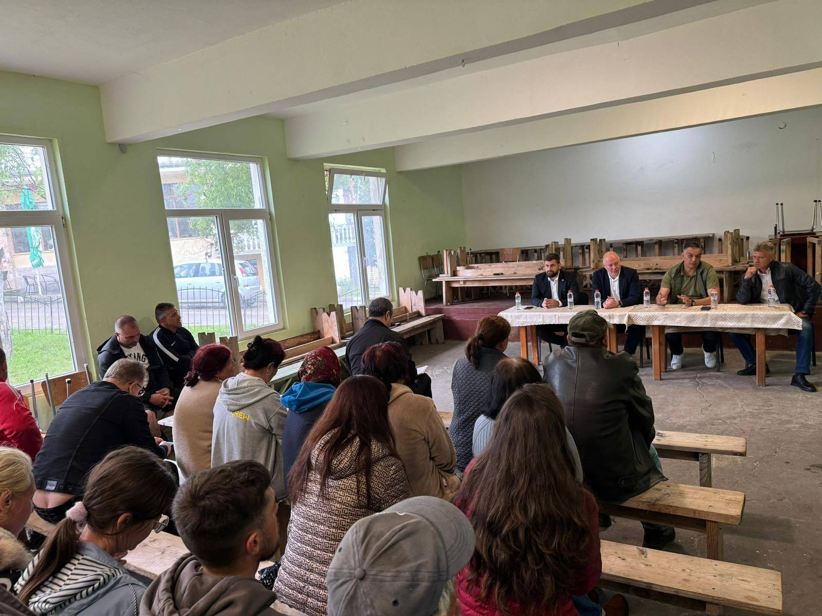  Водачът на листите за Европейски парламент и за област Благоевград Росен Желязков на среща в село Церово 